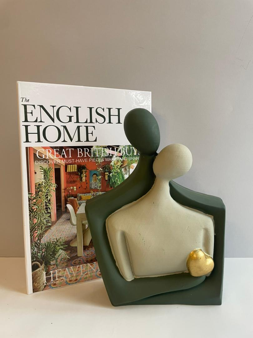 مجسمه آغوش عشق