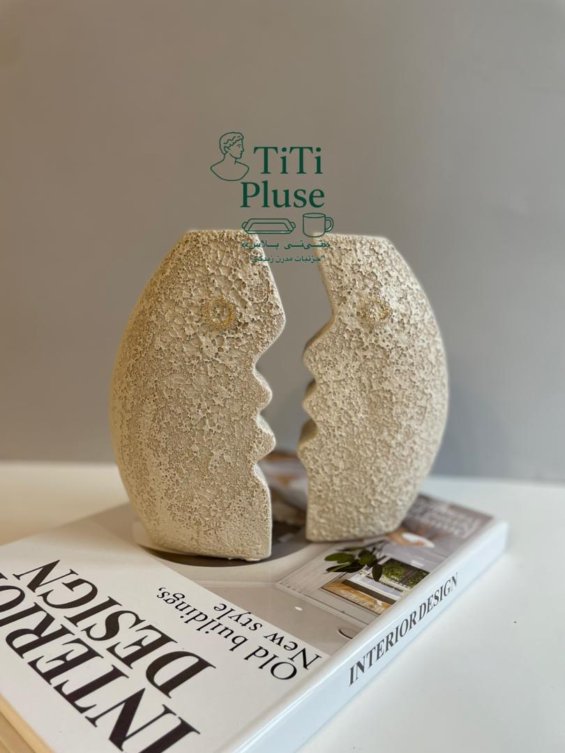 مجسمه بوسه - Thumbnail 1